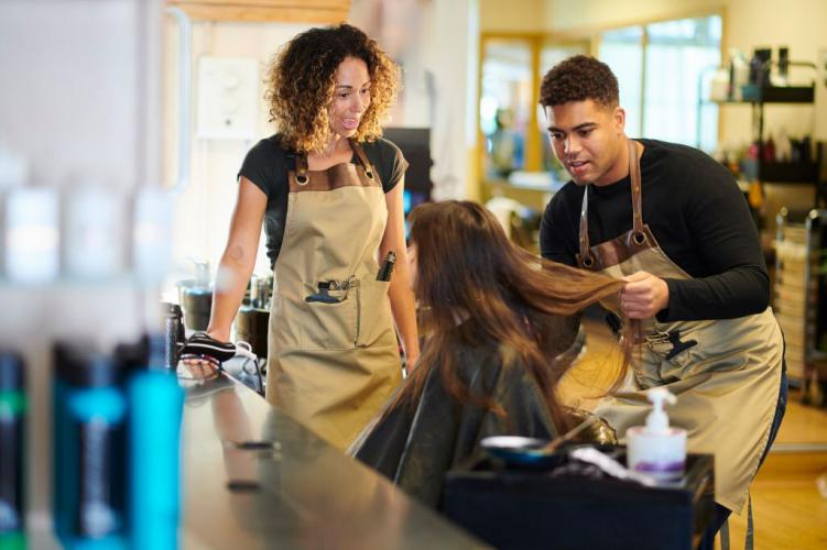 Why Hairstyling Courses are Important for a Flourishing Career
